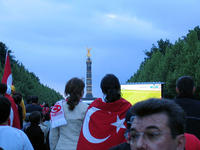 Maxischermo a Berlino per una partita di calcio della Turchia (Dr. Pat  / Flickr)