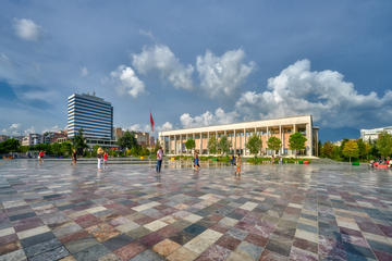Albania, Tirana, piazza Skanderbeg © Jan Miko/Shutterstock
