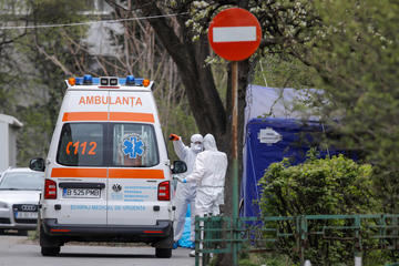 Un'ambulanza a Bucarest - M.Moira/Shutterstock