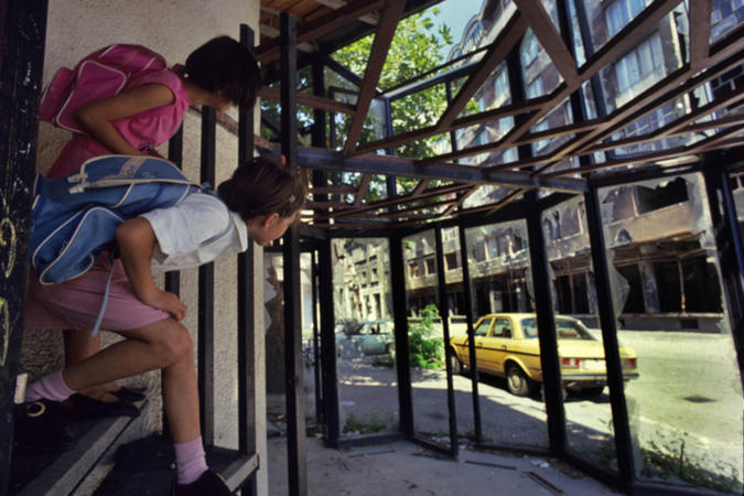 Sarajevo, bambini in guerra, 1994 foto © Mario Boccia Sarajevo, bambini in guerra, 1994 foto © Mario Boccia