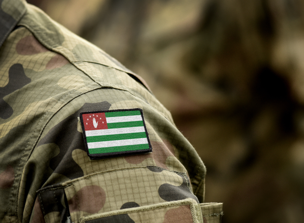 Divisa militare con stemma della Repubblica dell'Abkhazia © Bumble Dee/Shutterstock