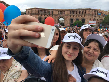 Yerevan, la generazione digitale (foto M. Ellena)