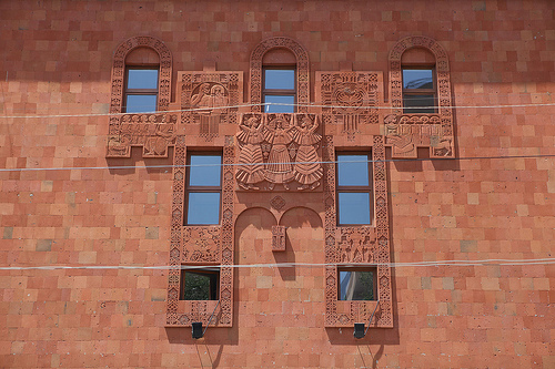 Yerevan, un edificio (Foto 517 design, Flickr)