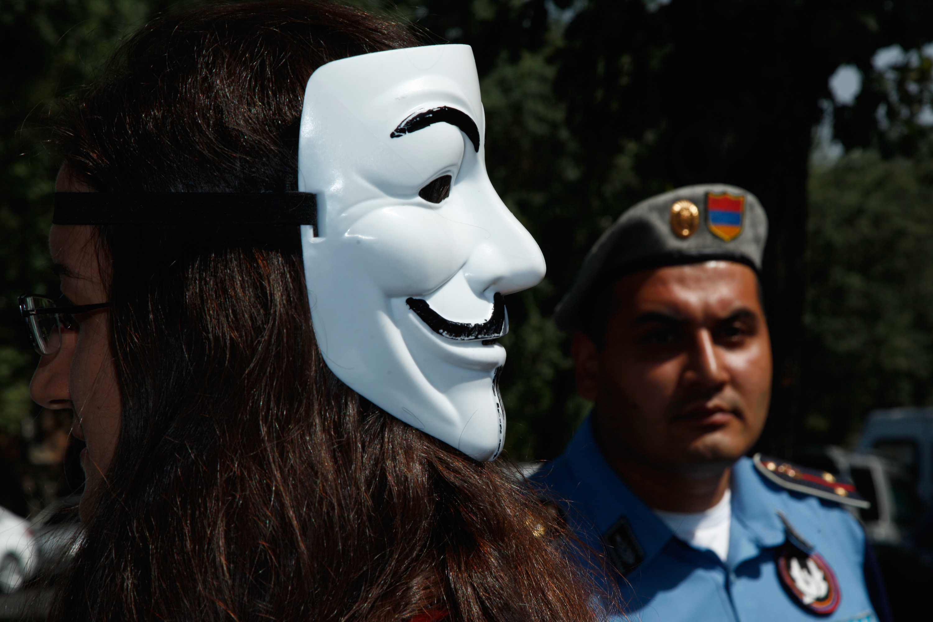 Proteste di fronte alla residenza del presidente armeno, 4 settembre (PanARMENIAN Photo_ Tigran Mehrabyan)