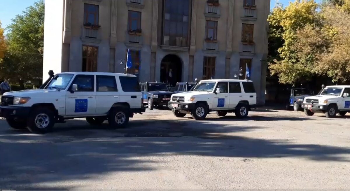 Vehicles of the EU mission in Armenia (photo from the mission's twitter profile)