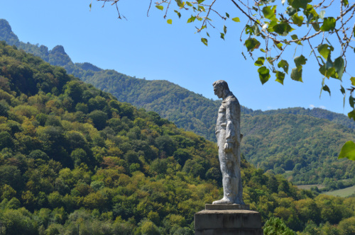 Monumento ai caduti nel villaggio di Vank (Foto Simone Zoppellaro)