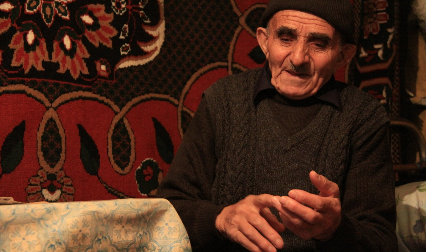 Mamed-Rasul, 90 anni, vive ad Urva, Azerbaijan (Lala Aliyeva/Chai-Khana)