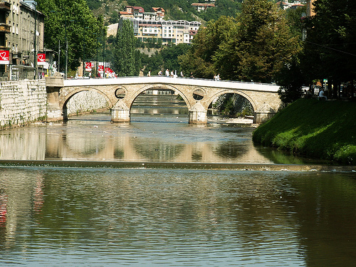 Sarajevo, il Latinski most (ponte Latino) sul fiume Miljacka