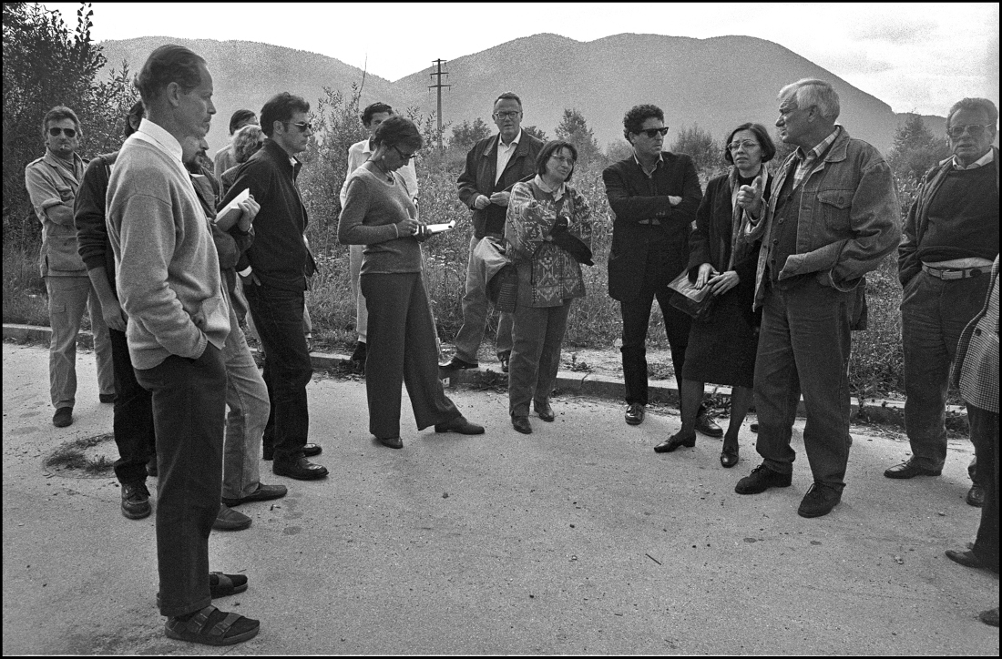 Sarajevo, 1997. Viaggio di poeti, scrittori e giornalisti italiani organizzato dal fondo Moravia con Jovan Divjak - foto © Mario Boccia