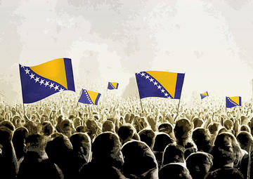 Large group with flag of Bosnia and Herzegovina © BOLDG/Shutterstock