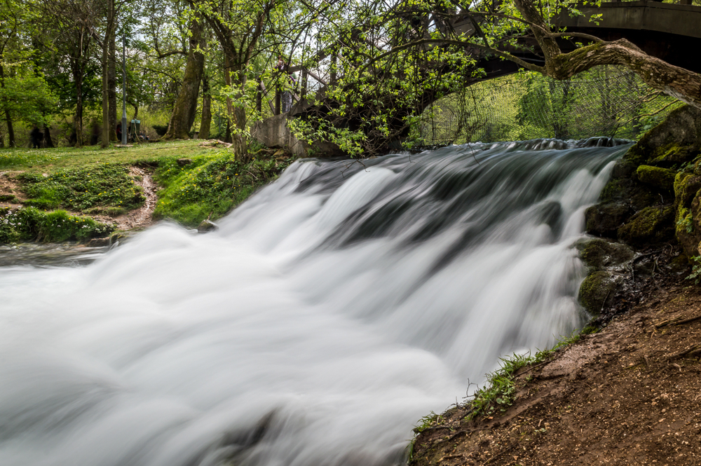 The river Bosna - © Mirko Kuzmanovic/Shutterstock