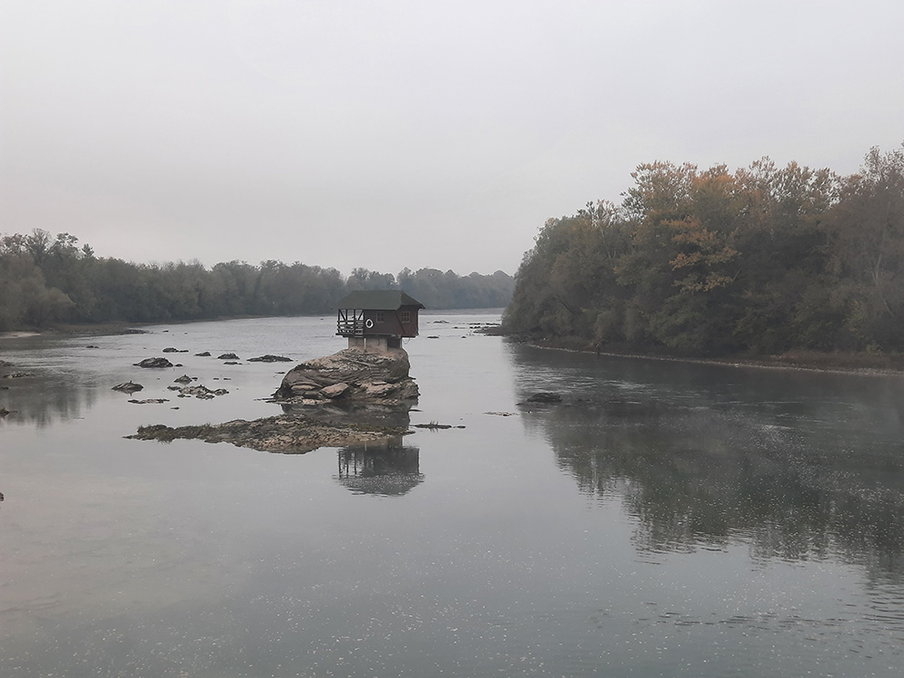 La “casetta sulla Drina” a Bajina Bašta, Serbia (foto G. Vale) La “casetta sulla Drina” a Bajina Bašta, Serbia (foto G. Vale)