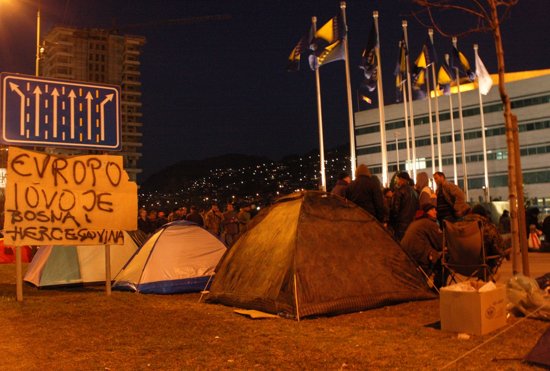 Tende di fronte al Parlamento (Foto Michele Biava)