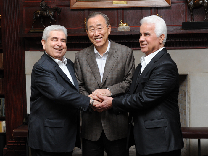 Ban Ki-moon incontra i leader greco e turco-ciprioti Ban Ki-moon incontra i leader greco e turco-ciprioti