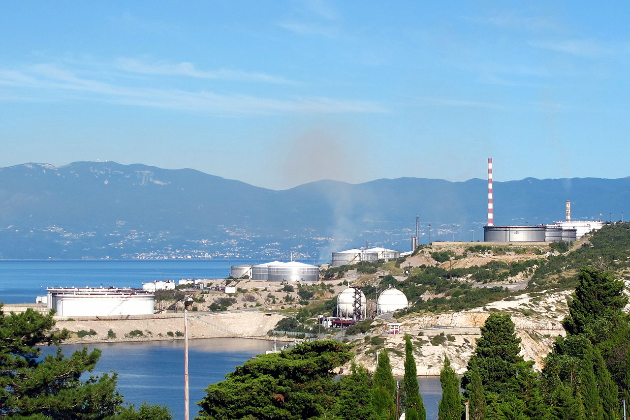 Raffineria di petrolio vicino a Fiume (foto Joadl)