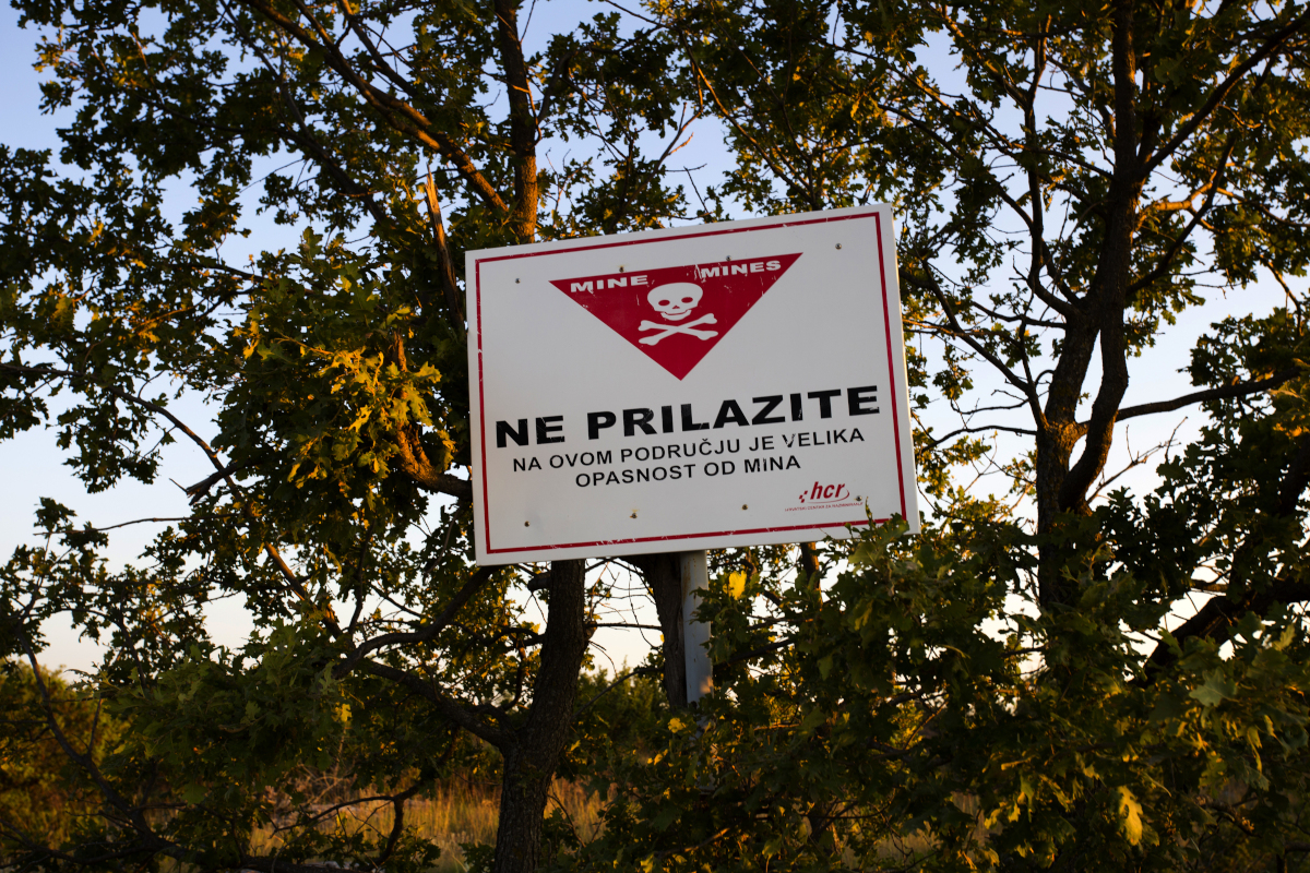 Croatia – landmine risk passage prohibited (ninopavisic/Shutterstock)