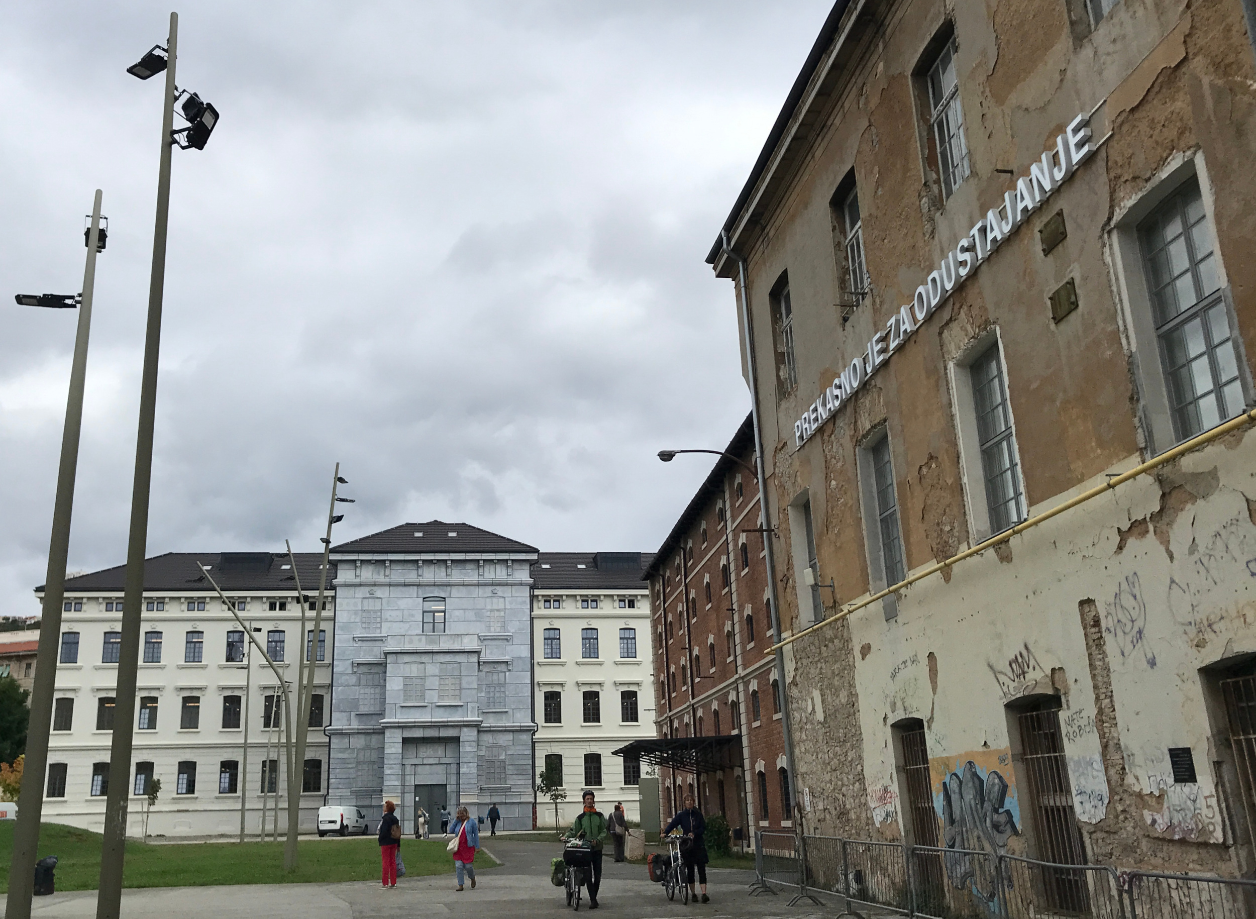 In the background, the building of the municipal library of Rijeka - photo N.Corritore