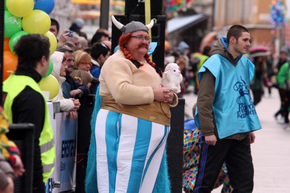 Vojko Obersnel travestito da Obelix