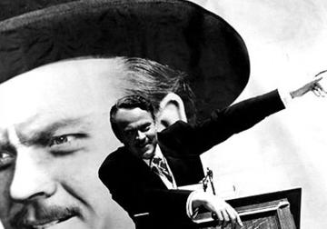 Kane (Orson Welles) nella scena della campagna elettorale (wikipedia)