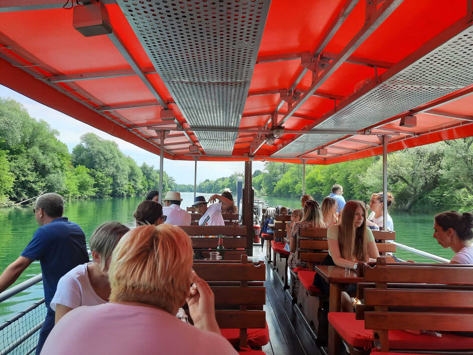 Alcuni passeggeri durante la navigazione - foto di Giovanni Vale