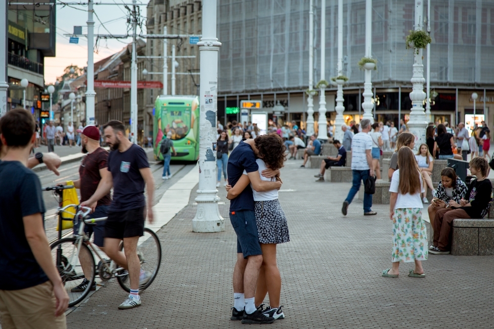 Persone nel centro di Zagabria © JulianBuijzen/Shutterstock