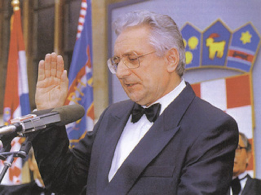 Tudjman_giuramento da presidente, 1992 - Wikipedia.jpg Tudjman_giuramento da presidente, 1992 - Wikipedia.jpg