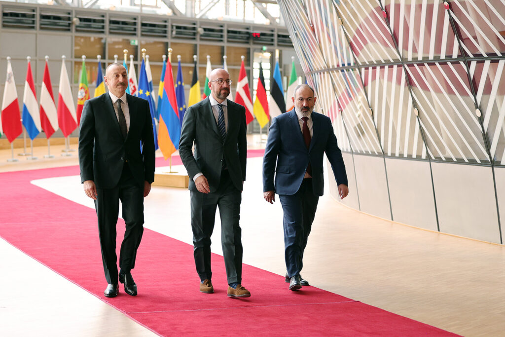 Ilham Aliyev, Charles Michel e Nikol Pashinyan. Foto tratta da primeminister.am