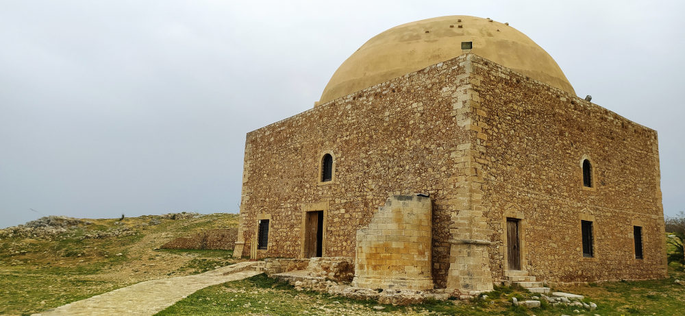 Una moschea sconsacrata, un tempo dedicata al sultano Ibrahin Khan, a Réthymno. È costruita sulle fondamenta di quella che era stata per secoli la Cattedrale di San Nicola - foto di Fabio Fiori