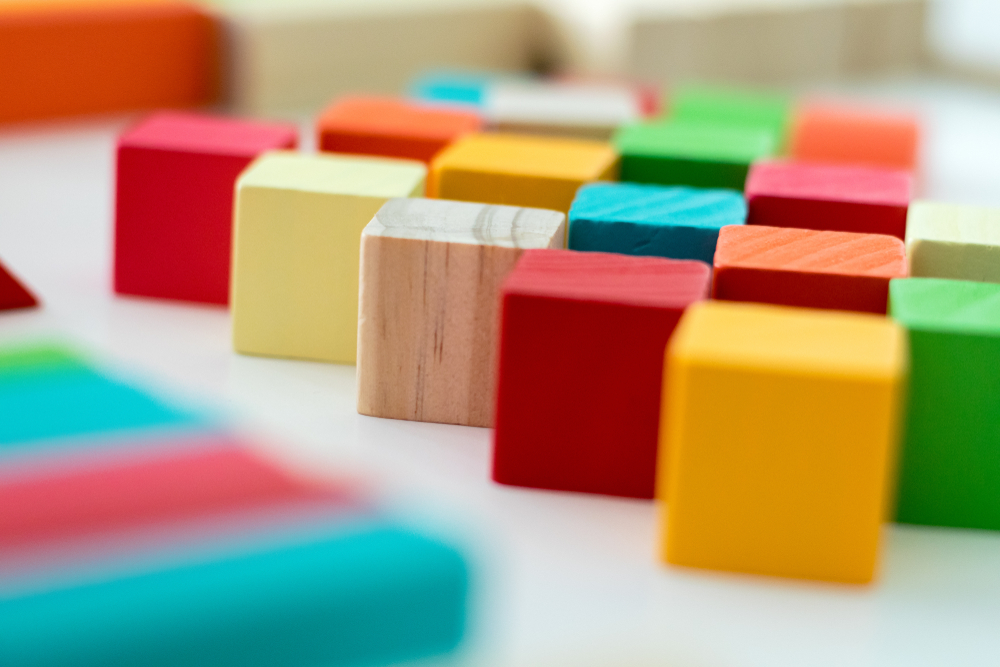 Cubetti di legno colorati