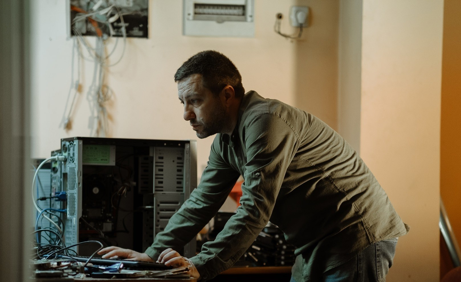 Borce Stamenov at work repairing a computer - photo taken from the Facebook profile of the "Donate a computer" initiative