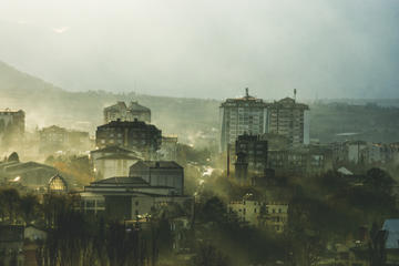 Smog invernale nella città di Veles, Macedonia del nord - © zorbital/Shutterstock