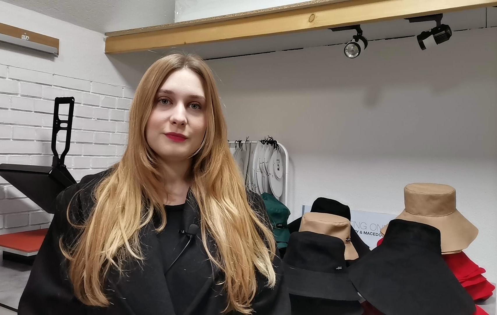 Mirjana Josifoska nel suo laboratorio - A.Samardjiev Mirjana Josifoska nel suo laboratorio - A.Samardjiev