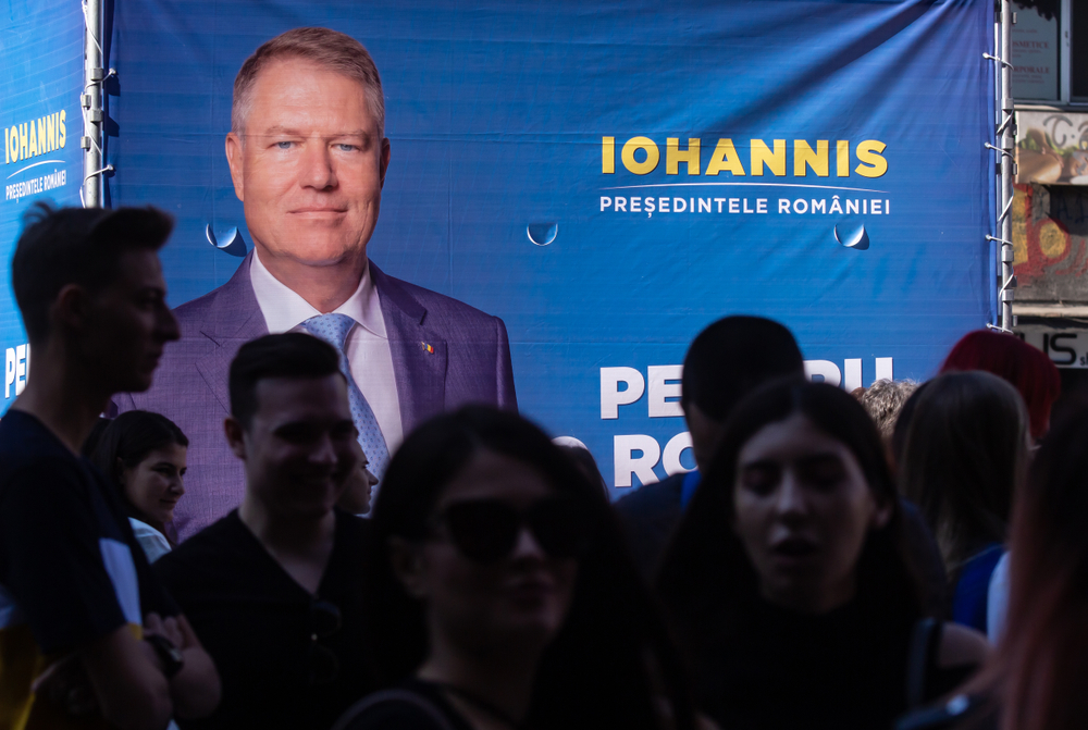 Manifesto elettorale di Iohannis - Di LCV/Shutterstock