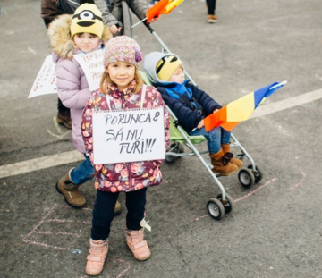 “Ottavo comandamento: non rubare”. Foto di Dilema Veche