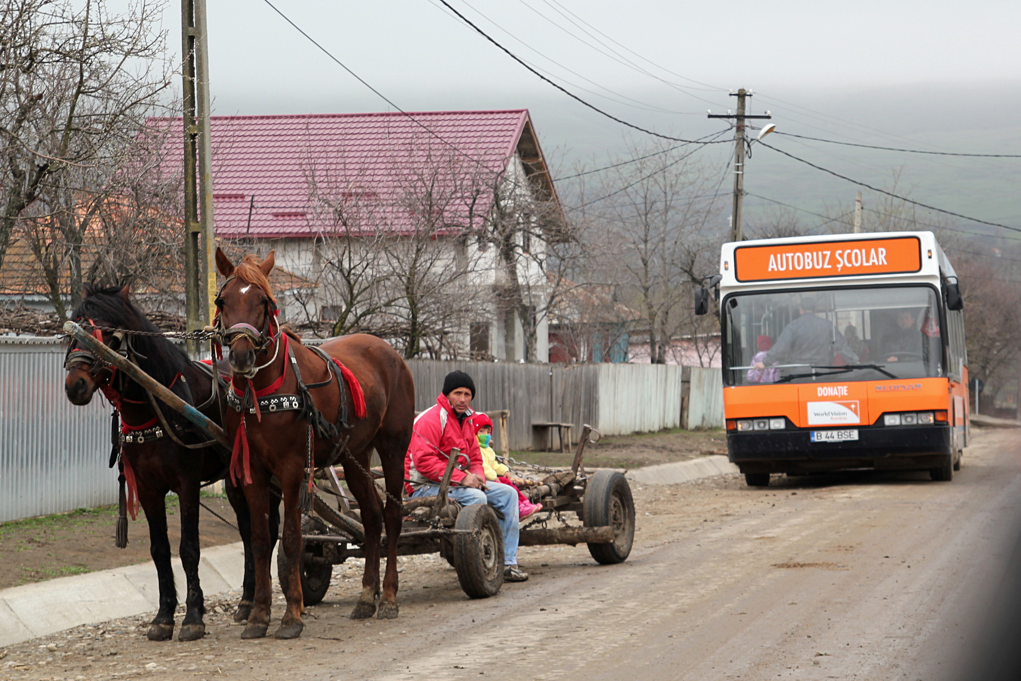 L'autobus del doposcuola - Drăxeni, distretto di Vaslui (foto di G. Comai)