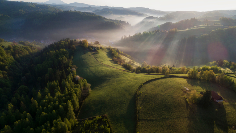 Paesaggio rurale in Trasilvania - Daniel Balakov/Shutterstock