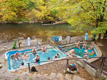 Spa tourists in Băile Herculane - © Balate.Dorin/Shutterstock