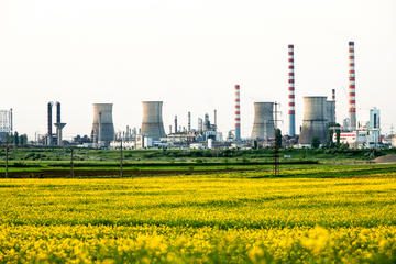 Industrial gas refinery in Ploiesti city Prahova county Romania © Ammit Jack/Shutterstock