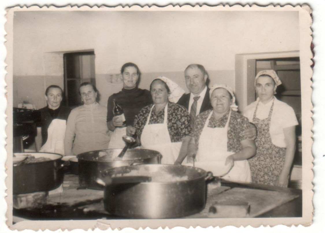 Erzsébet Nagy nella cucina di uno degli alberghi dove ha lavorato - foto, archivio Sielke Kelner Erzsébet Nagy nella cucina di uno degli alberghi dove ha lavorato - foto, archivio Sielke Kelner