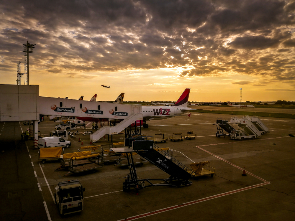 Alcuni aerei all'aeroporto Nikola Tesla a Belgrado - © Boky/Shutterstock