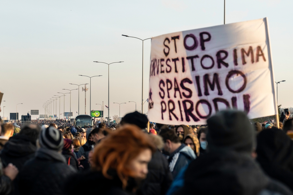 Beograd, Srbija, 2021. “Stop investitorima, spasimo prirodu” © Djordje Kostic/Shutterstock Beograd, Srbija, 2021. “Stop investitorima, spasimo prirodu” © Djordje Kostic/Shutterstock