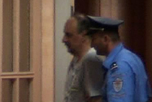 Goran Hadžić mentre viene condotto in carcere a Belgrado Goran Hadžić mentre viene condotto in carcere a Belgrado