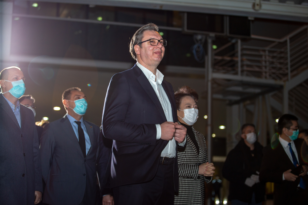 Aleksandar Vučić  accoglie l'arrivo di aiuti dalla Cina, 21 marzo 2020 (foto © SkyStudioRS/Shutterstock)