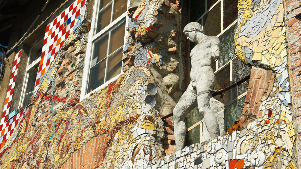 Una facciata della Metelkova, Lubiana (© Volha Stasevich/Shutterstock)