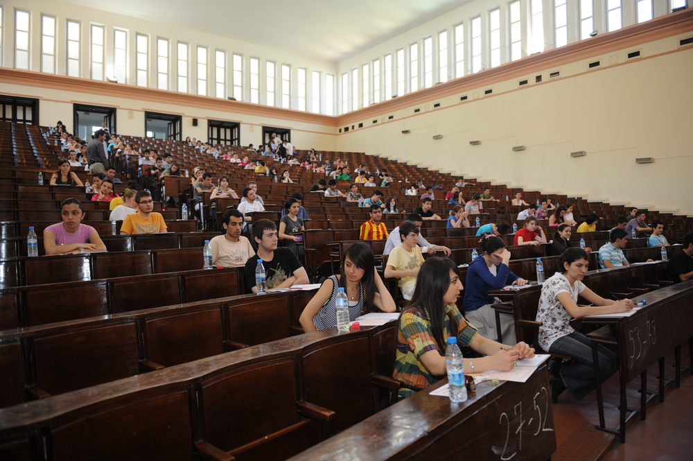 Istanbul, studenti all'esame di accesso per l'università (© thomas koch/Shutterstock)