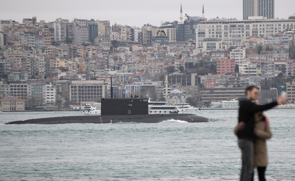 Russian submarine crossing the Bosphorus - © FreelanceJournalist/Shutterstock