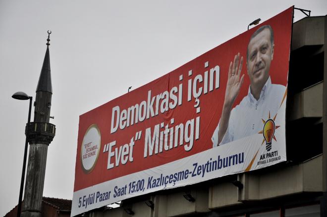 Manifesto della campagna elettorale dell'AKP del premier Erdoğan  