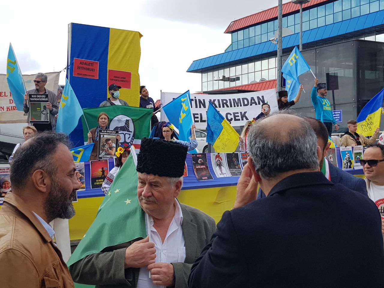 Presidio della diaspora ucraina a Istanbul nell'anniversario della deportazione dei tatari di Crimea (foto F. Brusa)