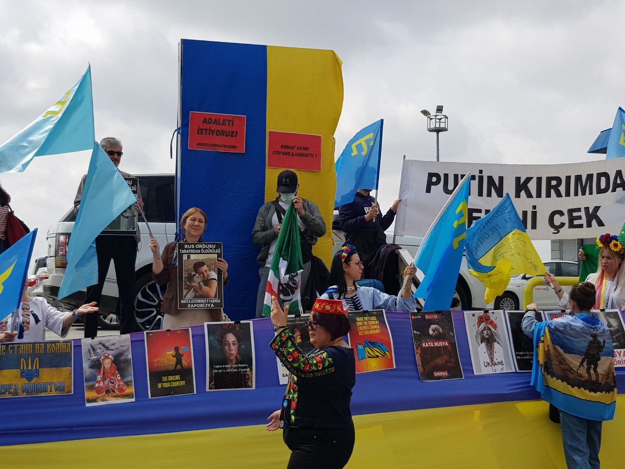 Presidio della diaspora ucraina a Istanbul nell'anniversario della deportazione dei tatari di Crimea (foto F. Brusa)