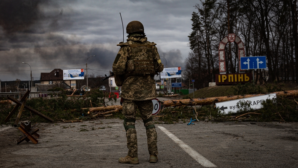 Ukrainian soldier in Irpin, near Kyiv© Kutsenko Volodymyr/Shutterstock